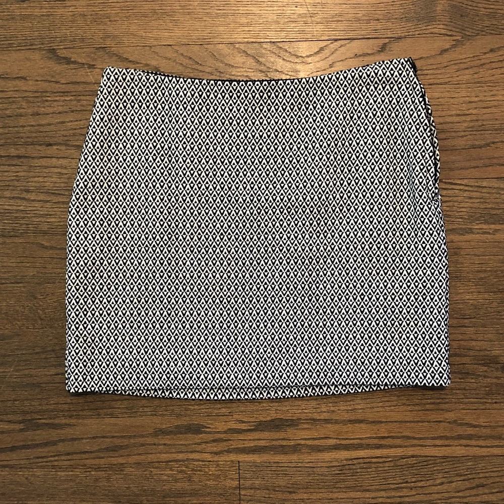 Gap diamond pattern mini skirt. Size 2
